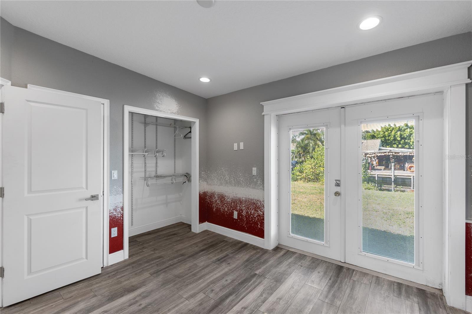 1003; ELLENTON OFF RIVER E OF GREEN BRIDGE - Residential