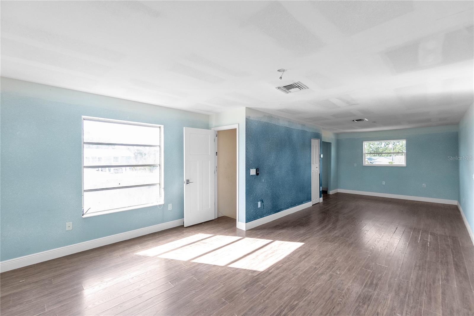 1003; ELLENTON OFF RIVER E OF GREEN BRIDGE - Residential