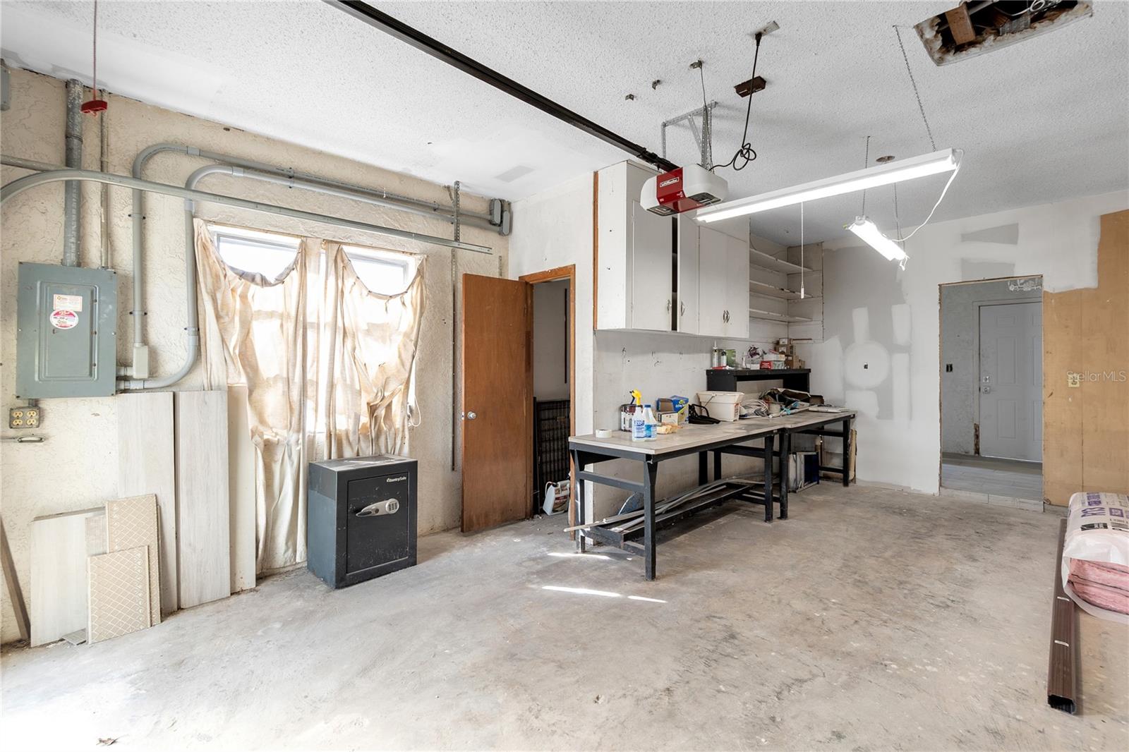 1003; ELLENTON OFF RIVER E OF GREEN BRIDGE - Residential