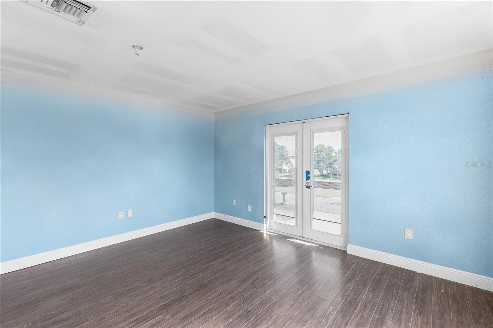 1003; ELLENTON OFF RIVER E OF GREEN BRIDGE - Residential