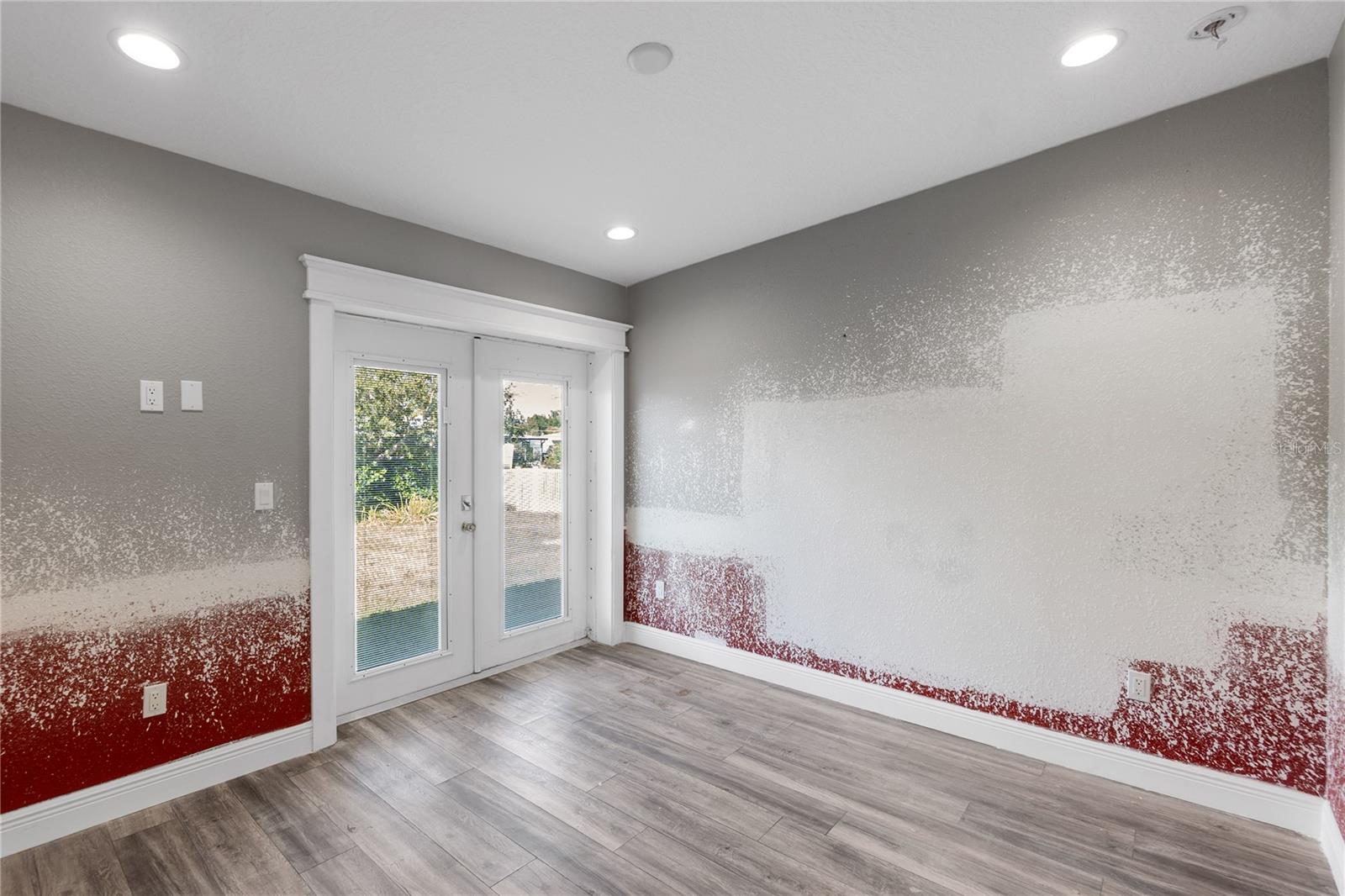 1003; ELLENTON OFF RIVER E OF GREEN BRIDGE - Residential