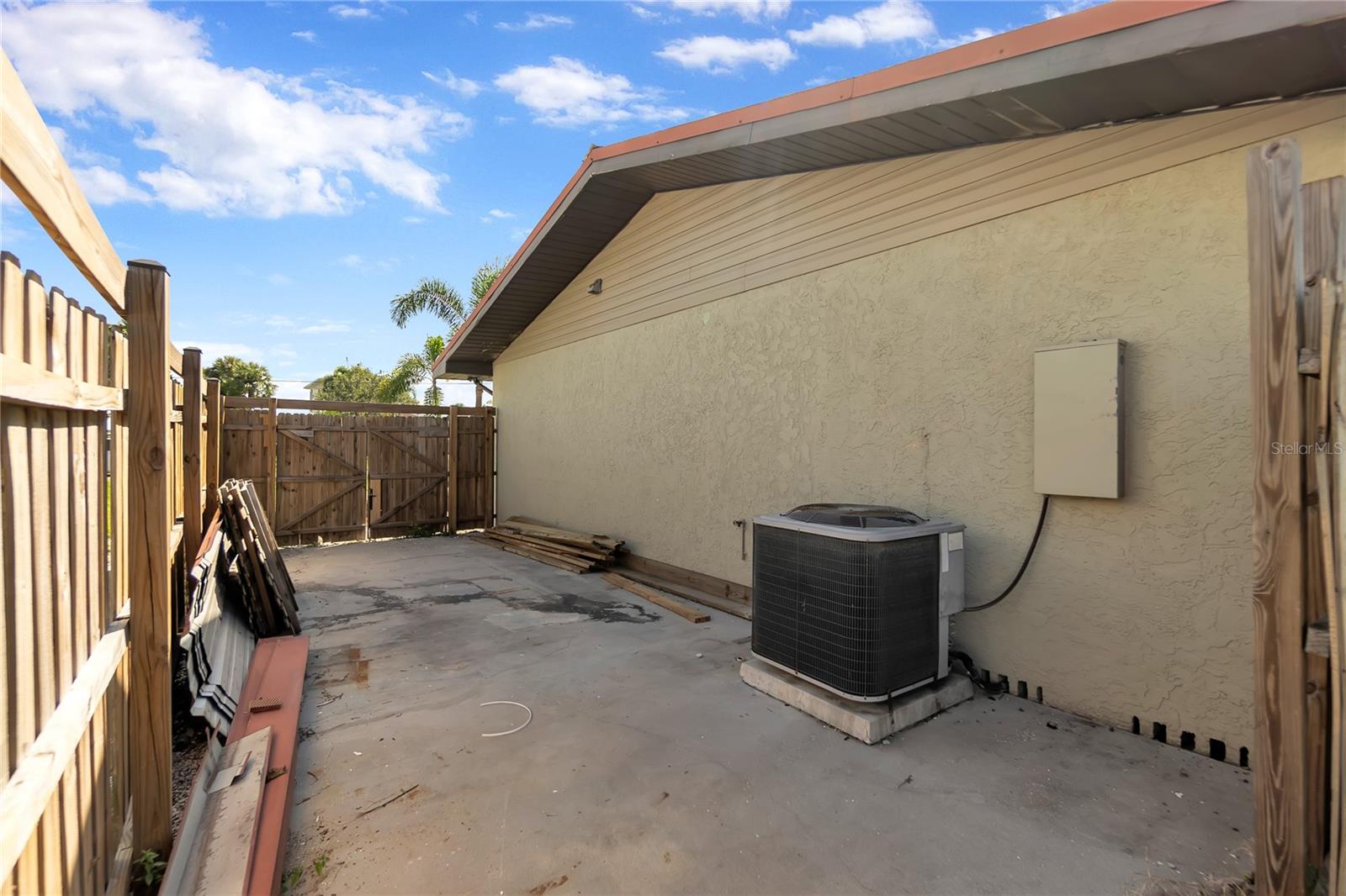 1003; ELLENTON OFF RIVER E OF GREEN BRIDGE - Residential