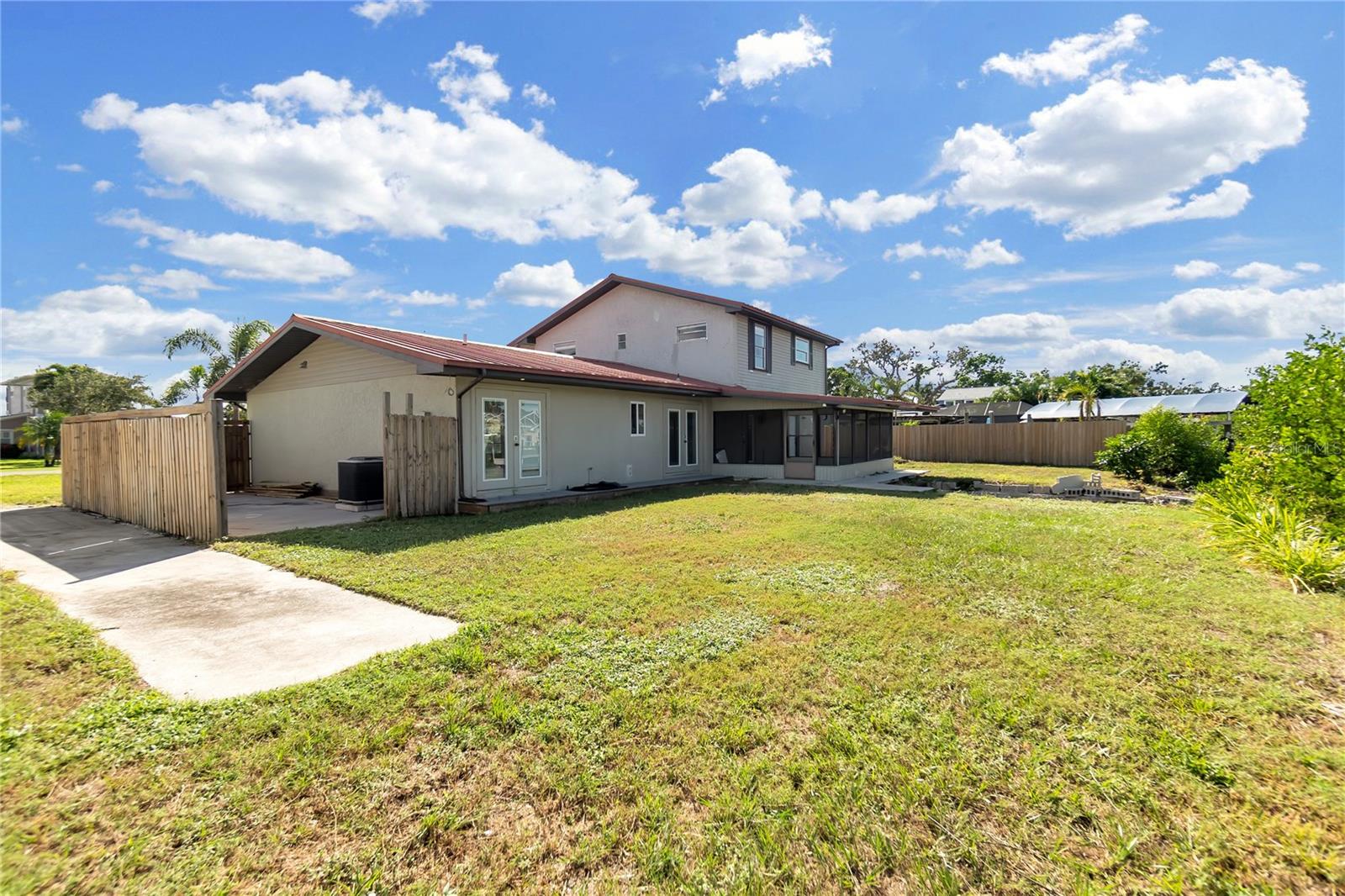 1003; ELLENTON OFF RIVER E OF GREEN BRIDGE - Residential