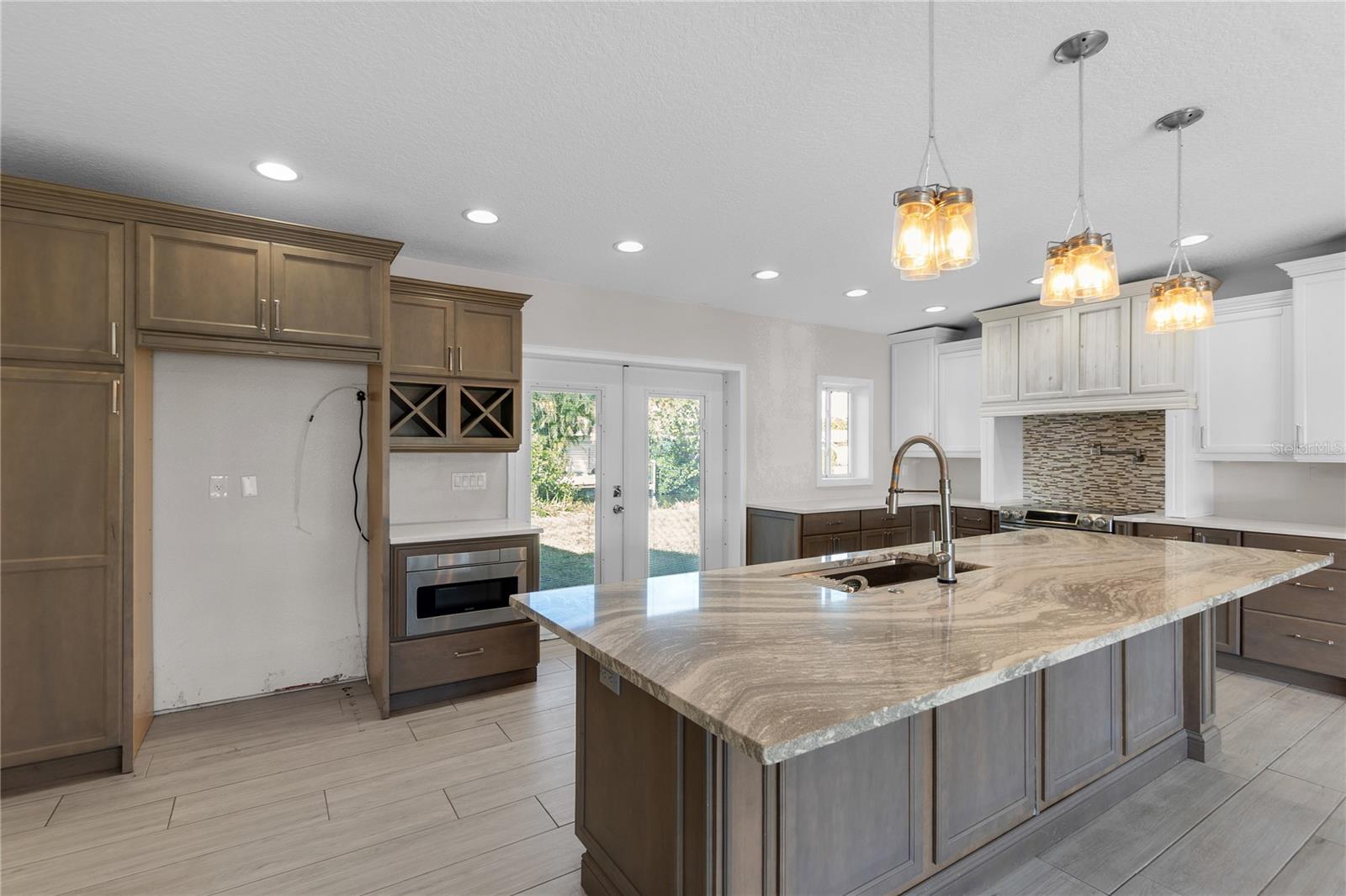 1003; ELLENTON OFF RIVER E OF GREEN BRIDGE - Residential