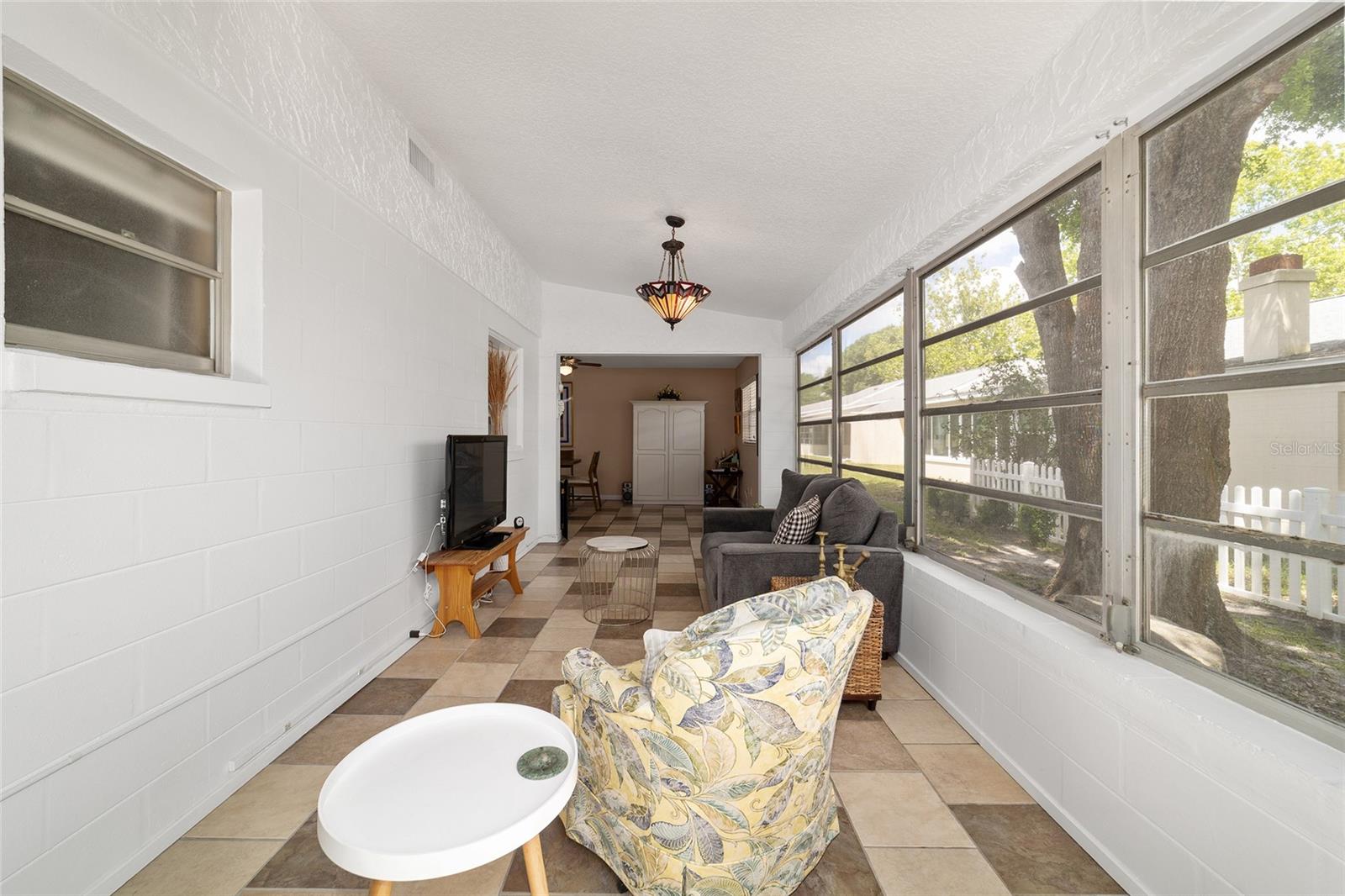 ON TOP OF THE WORLD - Residential