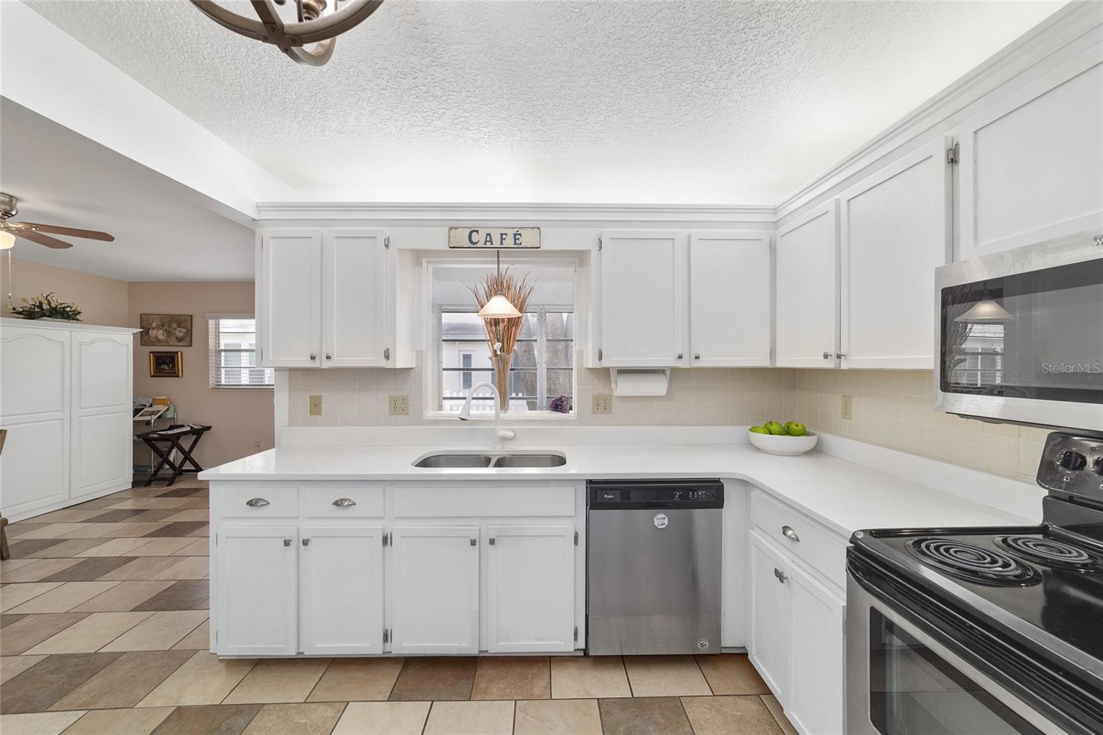 ON TOP OF THE WORLD - Residential