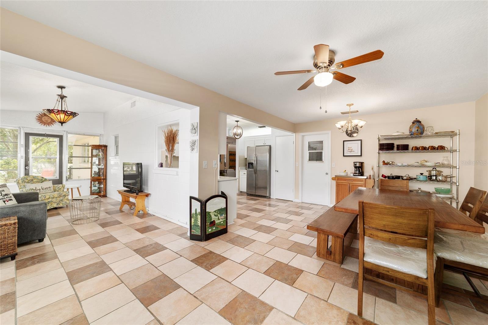 ON TOP OF THE WORLD - Residential