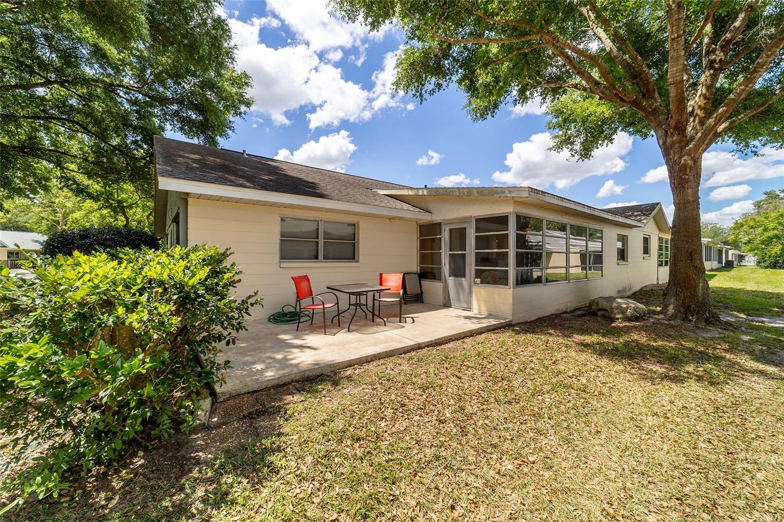 ON TOP OF THE WORLD - Residential