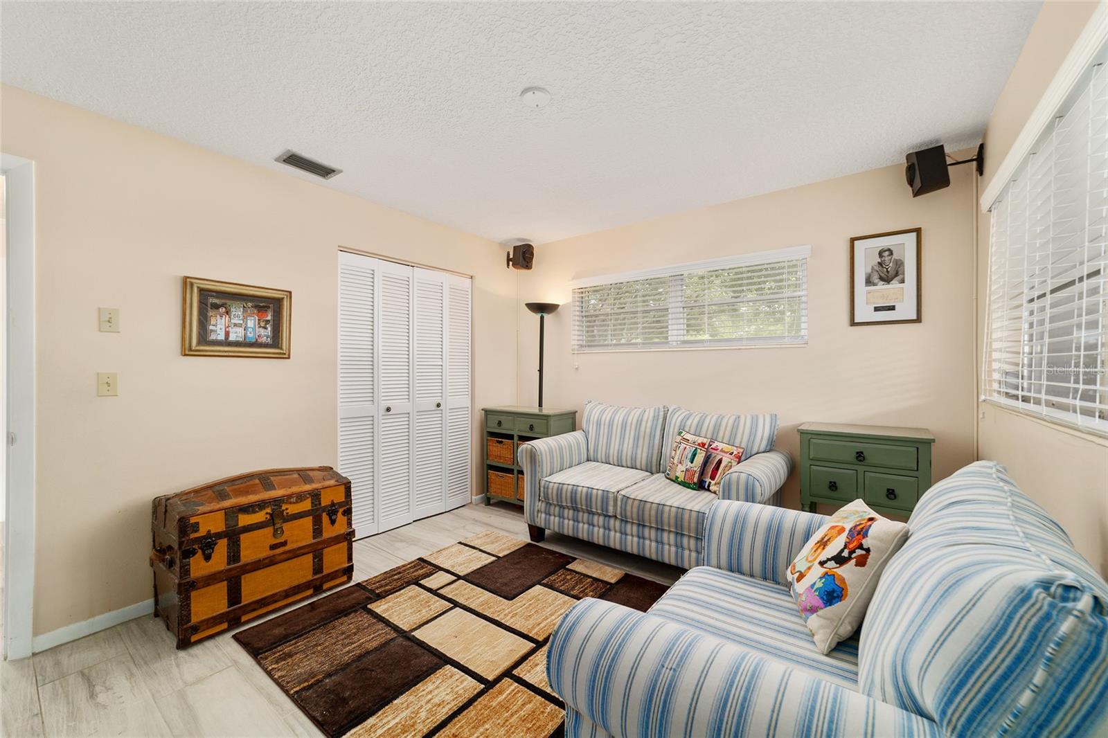 ON TOP OF THE WORLD - Residential