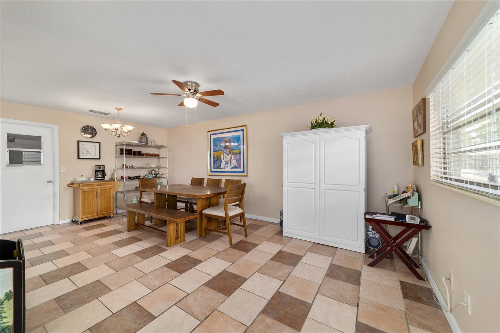 ON TOP OF THE WORLD - Residential