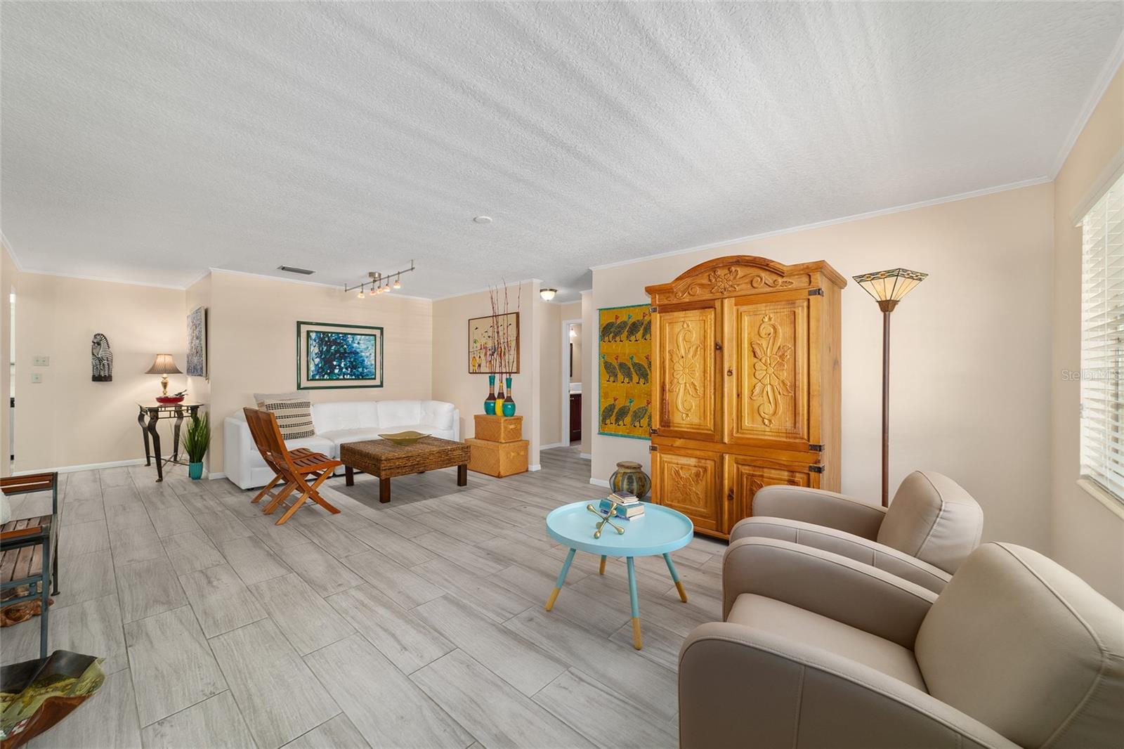 ON TOP OF THE WORLD - Residential