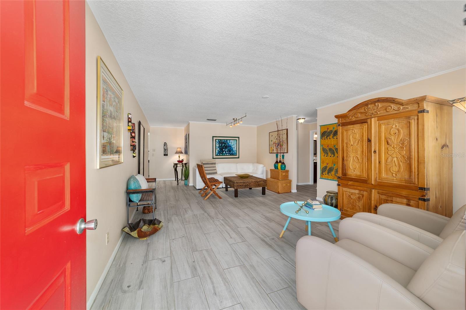 ON TOP OF THE WORLD - Residential