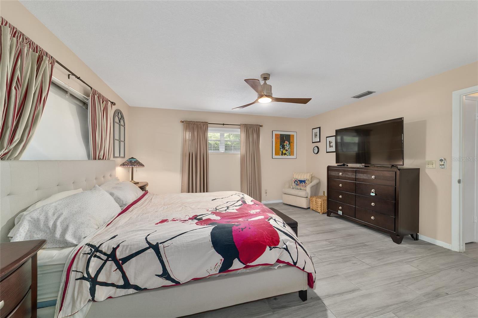 ON TOP OF THE WORLD - Residential