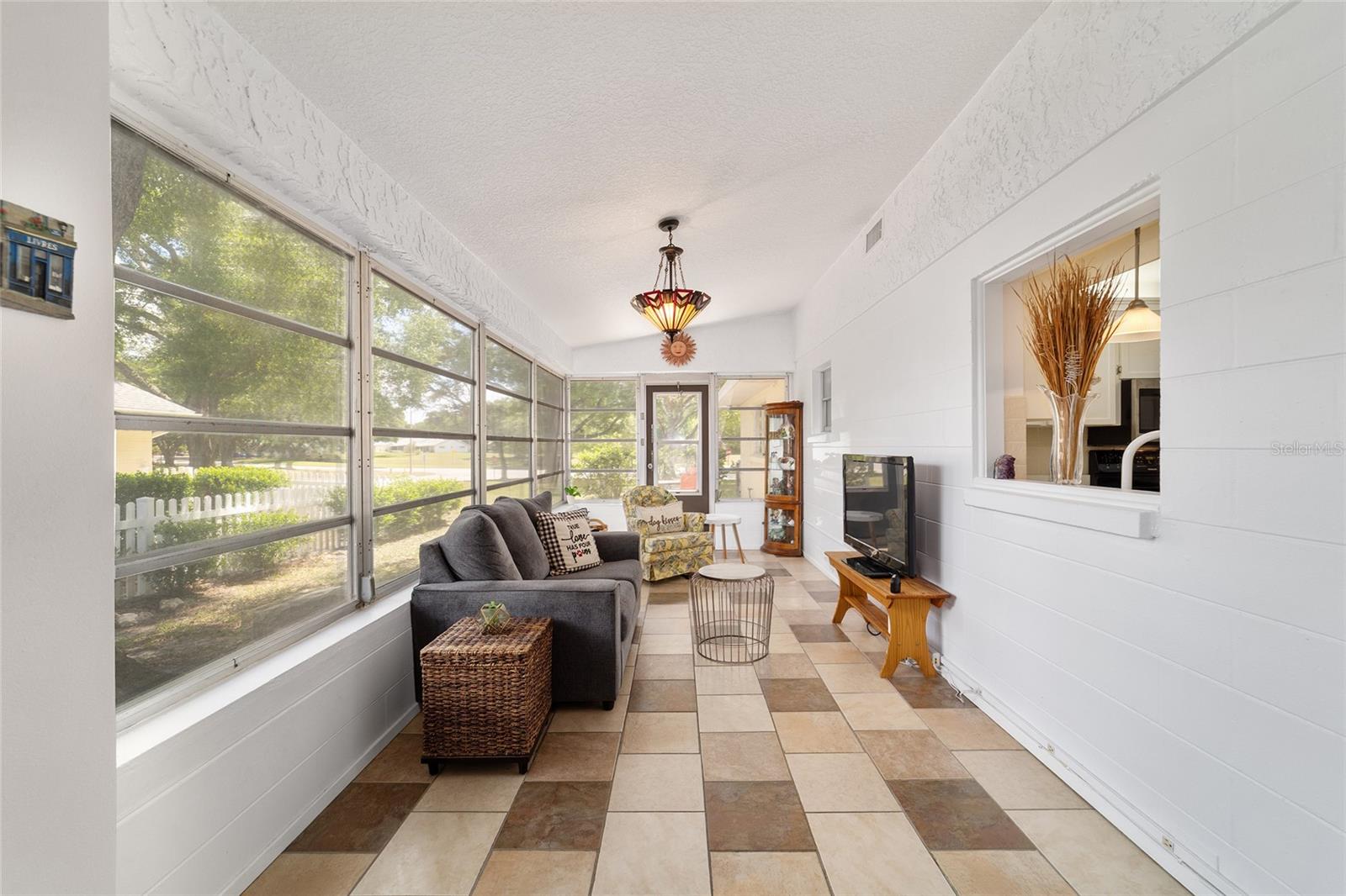 ON TOP OF THE WORLD - Residential