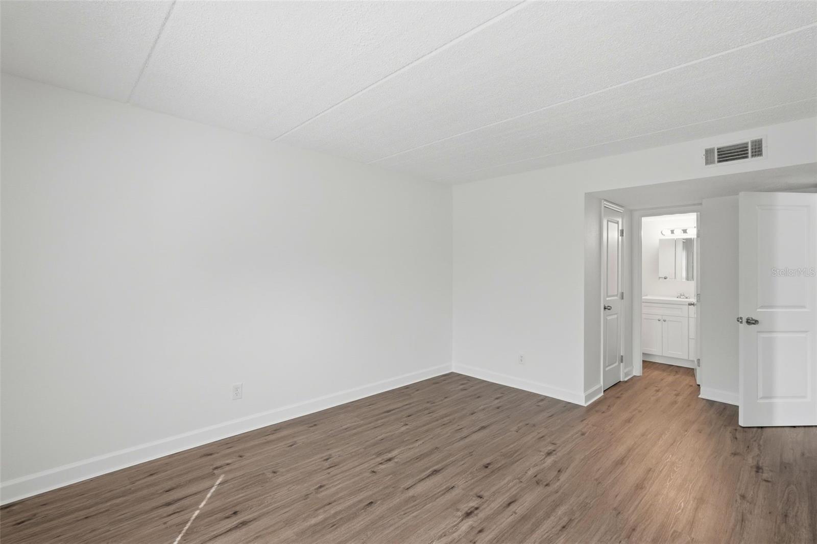 JAMESTOWN CONDO - Residential