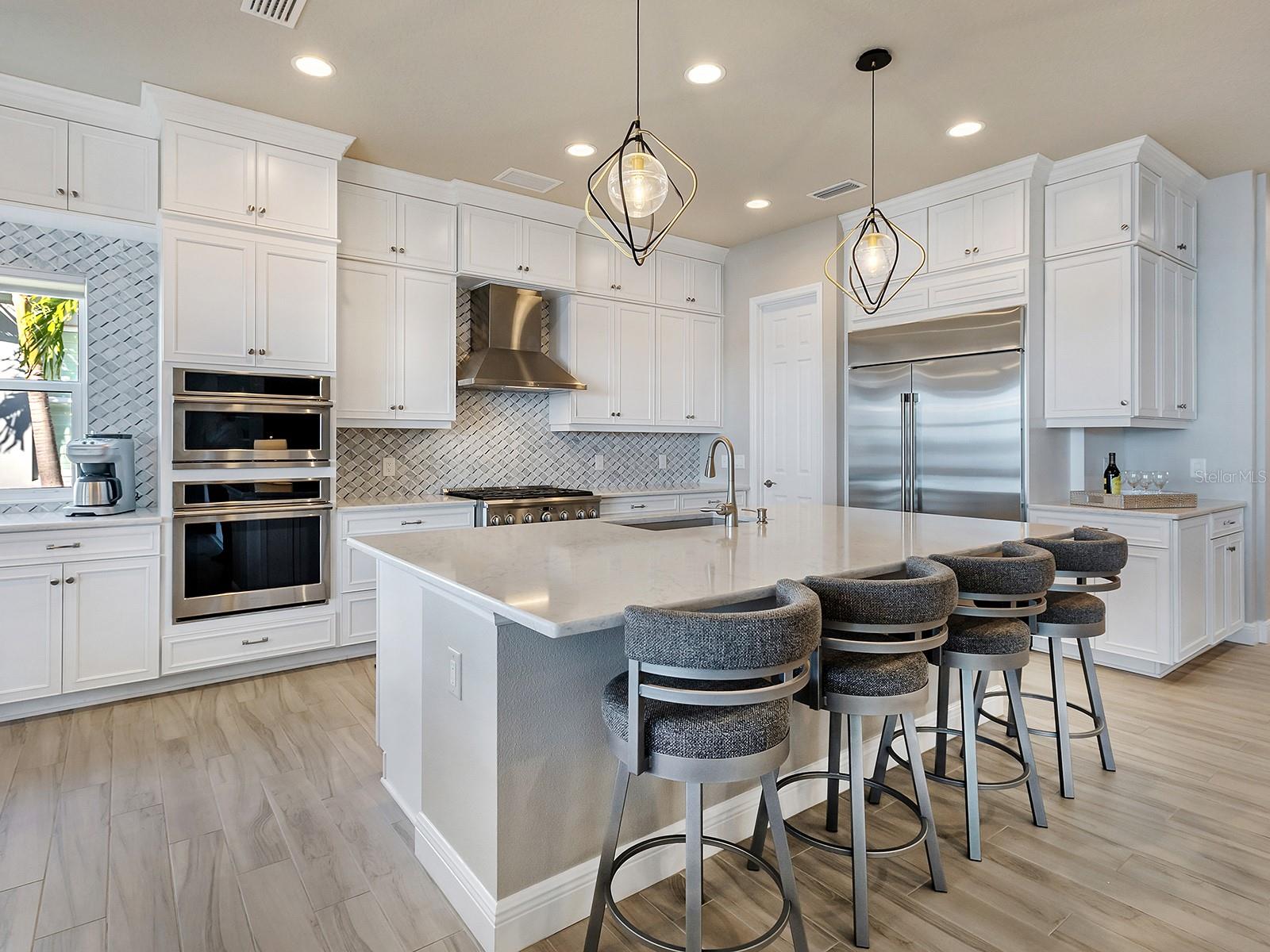 LAKEHOUSE COVE AT WATERSIDE - Residential