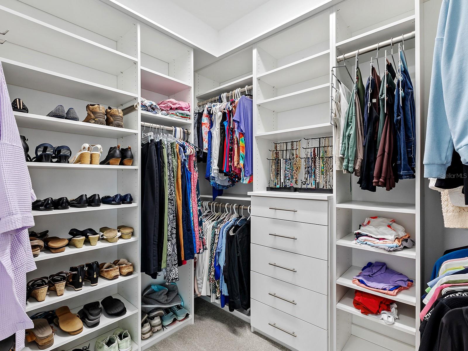 LAKEHOUSE COVE AT WATERSIDE - Residential