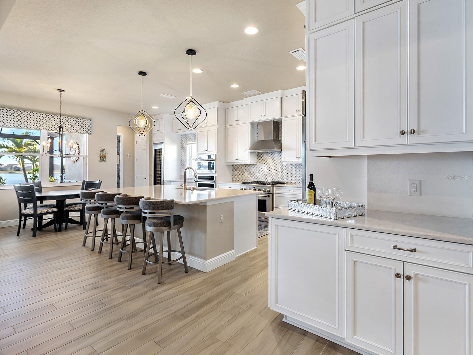 LAKEHOUSE COVE AT WATERSIDE - Residential