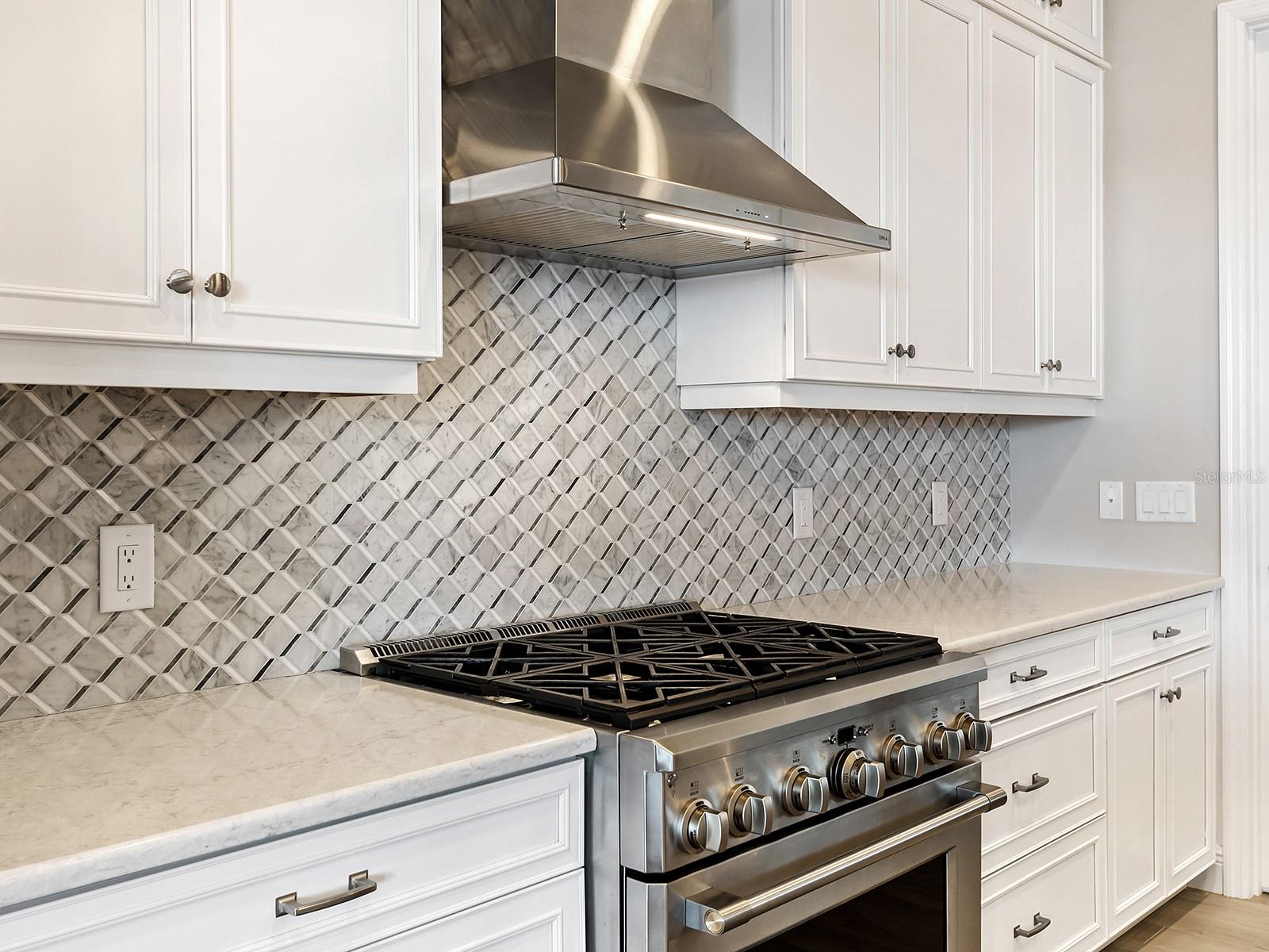 LAKEHOUSE COVE AT WATERSIDE - Residential