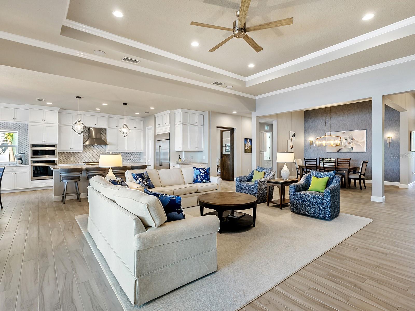 LAKEHOUSE COVE AT WATERSIDE - Residential