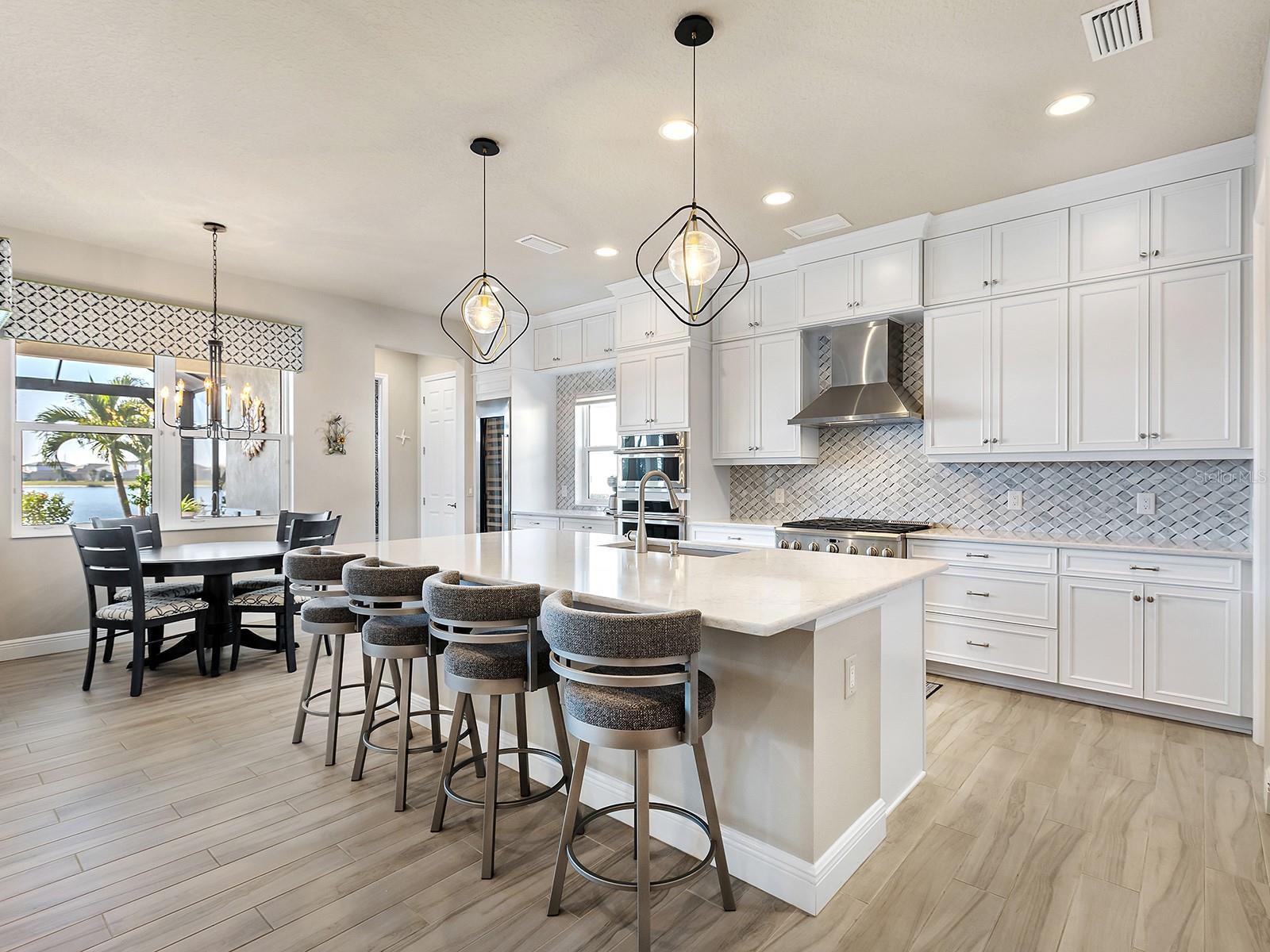 LAKEHOUSE COVE AT WATERSIDE - Residential