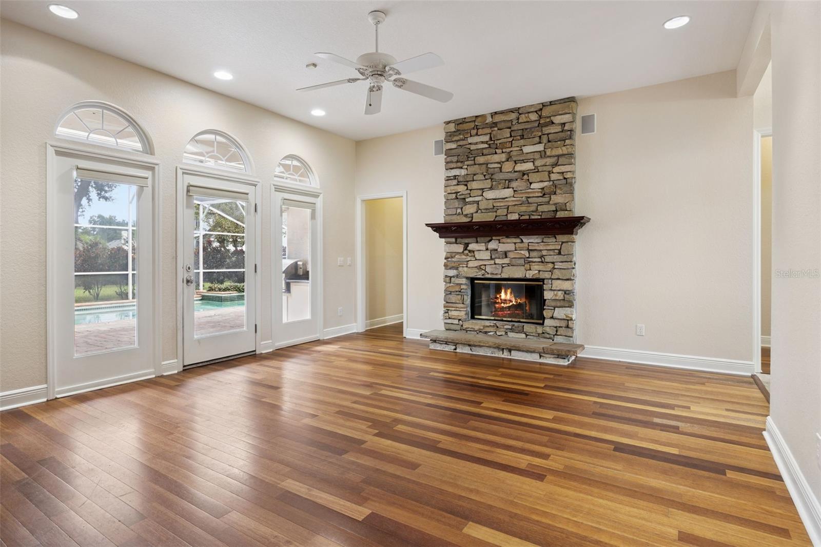 DEER ISLAND PH 02 - Residential