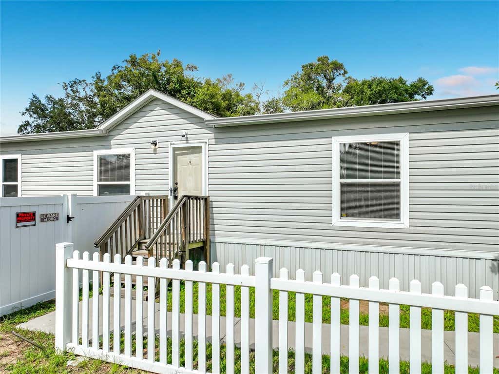 Photo of 2104 Old Dixie Highway, Apopka, FL 32712 (MLS # O6433480)
