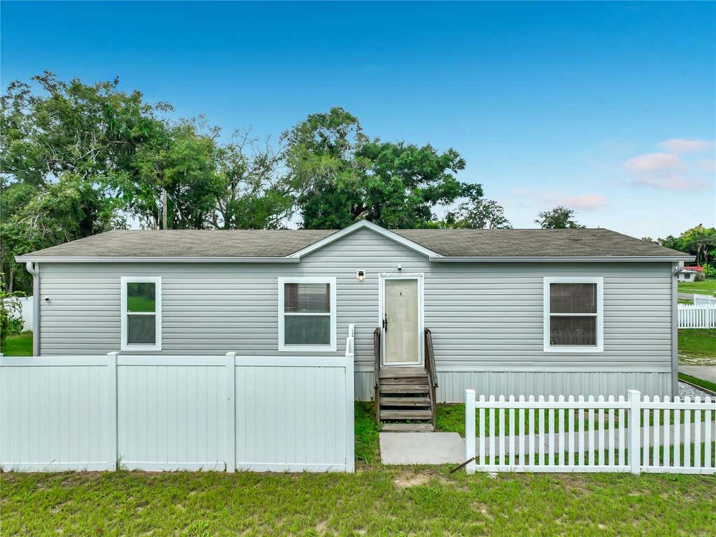 Photo of 2104 Old Dixie Highway, Apopka, FL 32712 (MLS # O6433480)