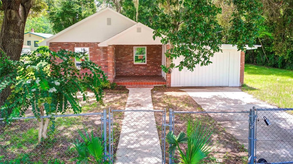 Photo of 616 Powell Street, Wildwood, FL 34785 (MLS # W7879853)