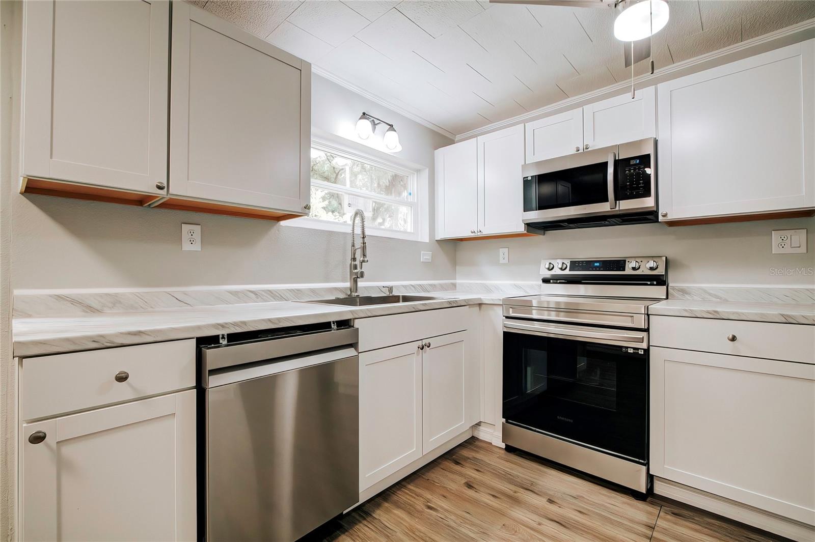 MEADOUVISTA - Residential