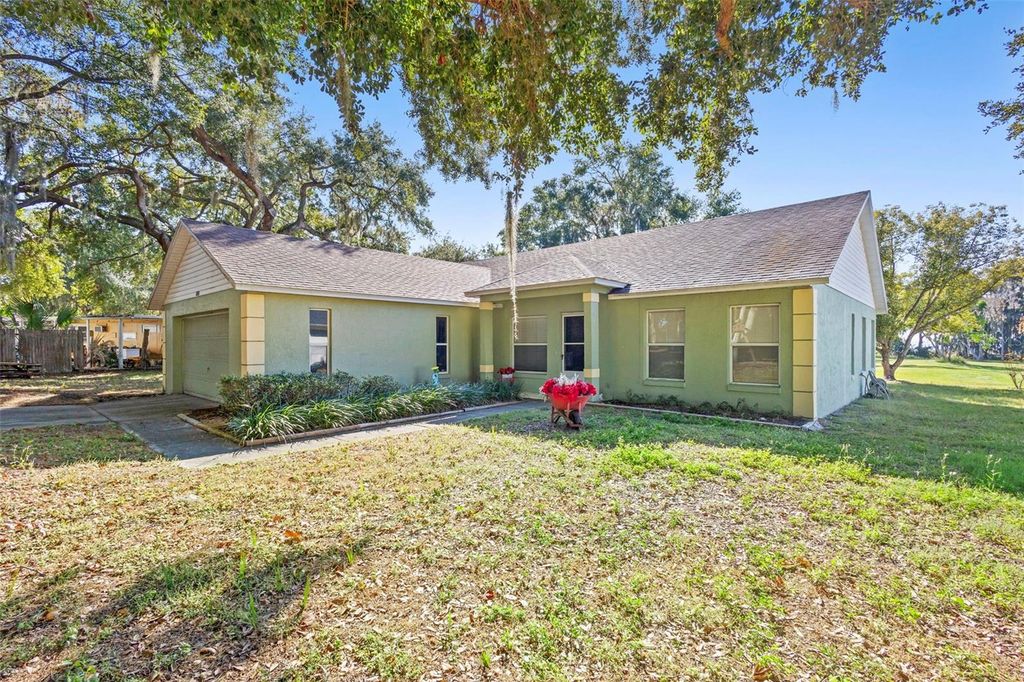 Photo of 10320 Bumblebee Lane, Leesburg, FL 34788 (MLS # O6367207)