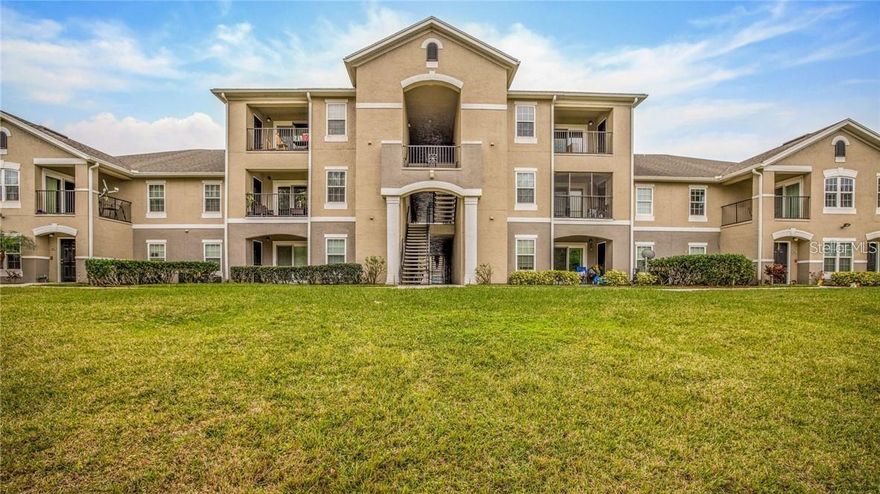 Welcome Home to this beautifully maintained 2-bedroom, 2-bathroom condo located on the second floor of the highly desirable 24-hour guard-gated Courtney Landing community. This move-in ready home features an open and airy layout with vaulted ceilings, ceramic tile and laminate wood flooring, elegant trim work, and abundant natural light throughout.
The spacious kitchen is designed to impress, offering granite countertops, matching appliances, and plenty of cabinet space — perfect for everyday living and entertaining alike. The generous primary suite includes wood blinds, ceiling fan, and a comfortable retreat feel. The split-bedroom floor plan provides added privacy for guests or family members, with convenient access to the fully updated second bathroom.
Ideally located just minutes from Orlando International Airport, major highways 417 and 408, the vibrant Lake Nona area, shopping, dining, and Orlando’s world-famous attractions. A perfect combination of comfort, style, and convenience.