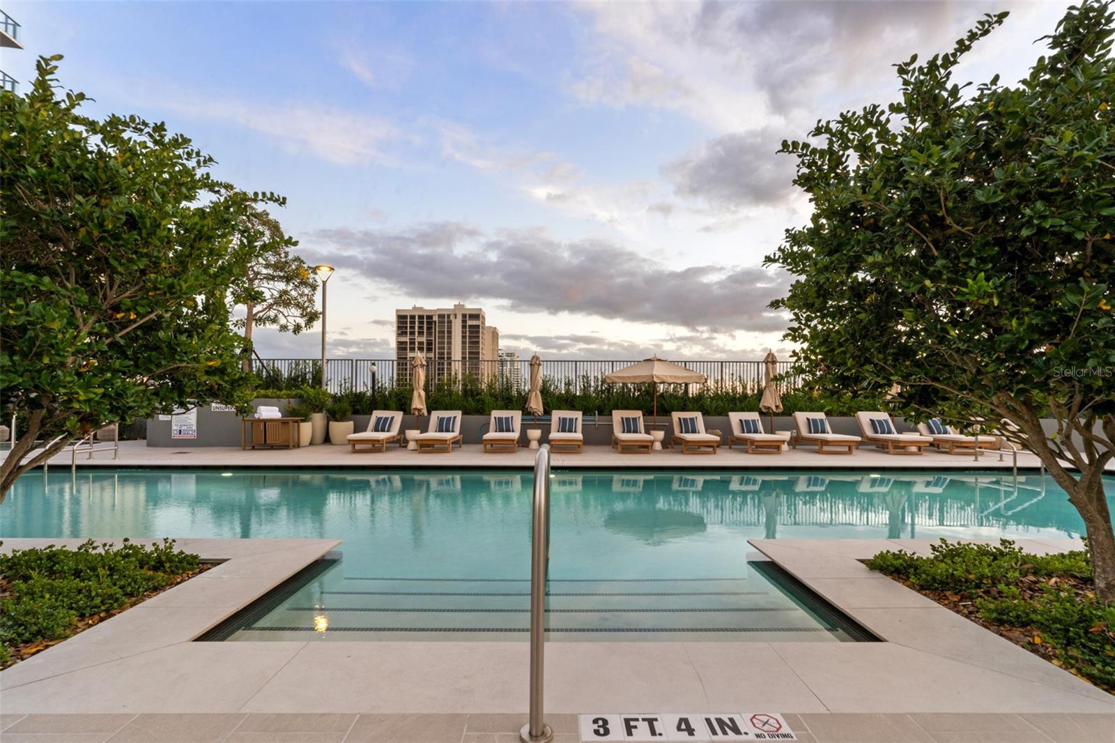 RITZ CARLTON RESIDENCES - Residential