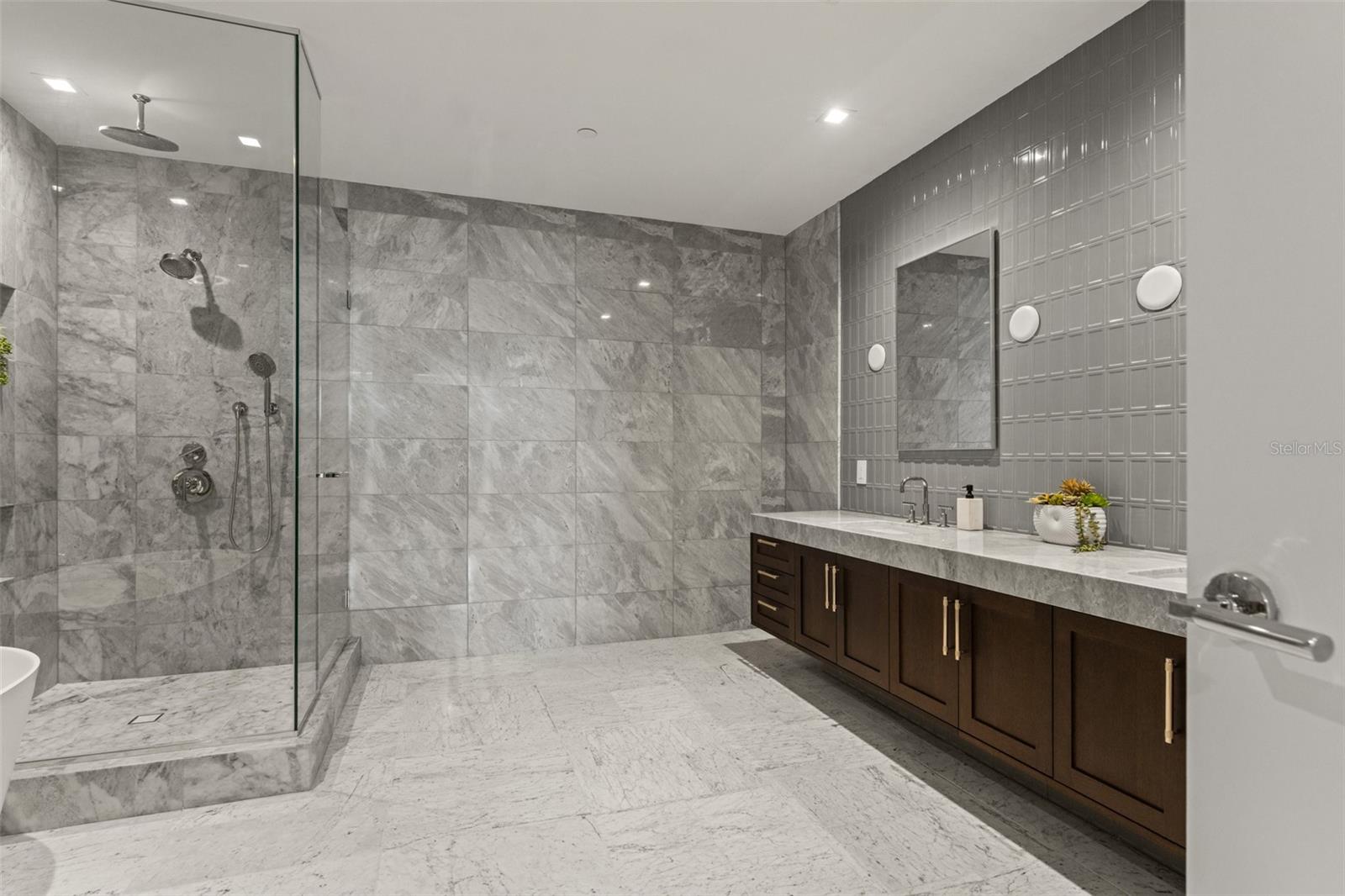 RITZ CARLTON RESIDENCES - Residential