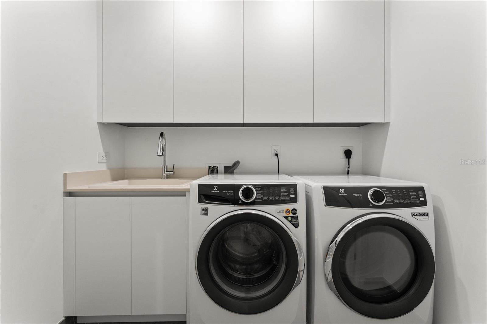 RITZ CARLTON RESIDENCES - Residential