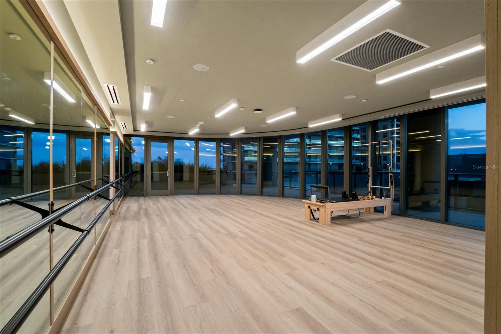 RITZ CARLTON RESIDENCES - Residential