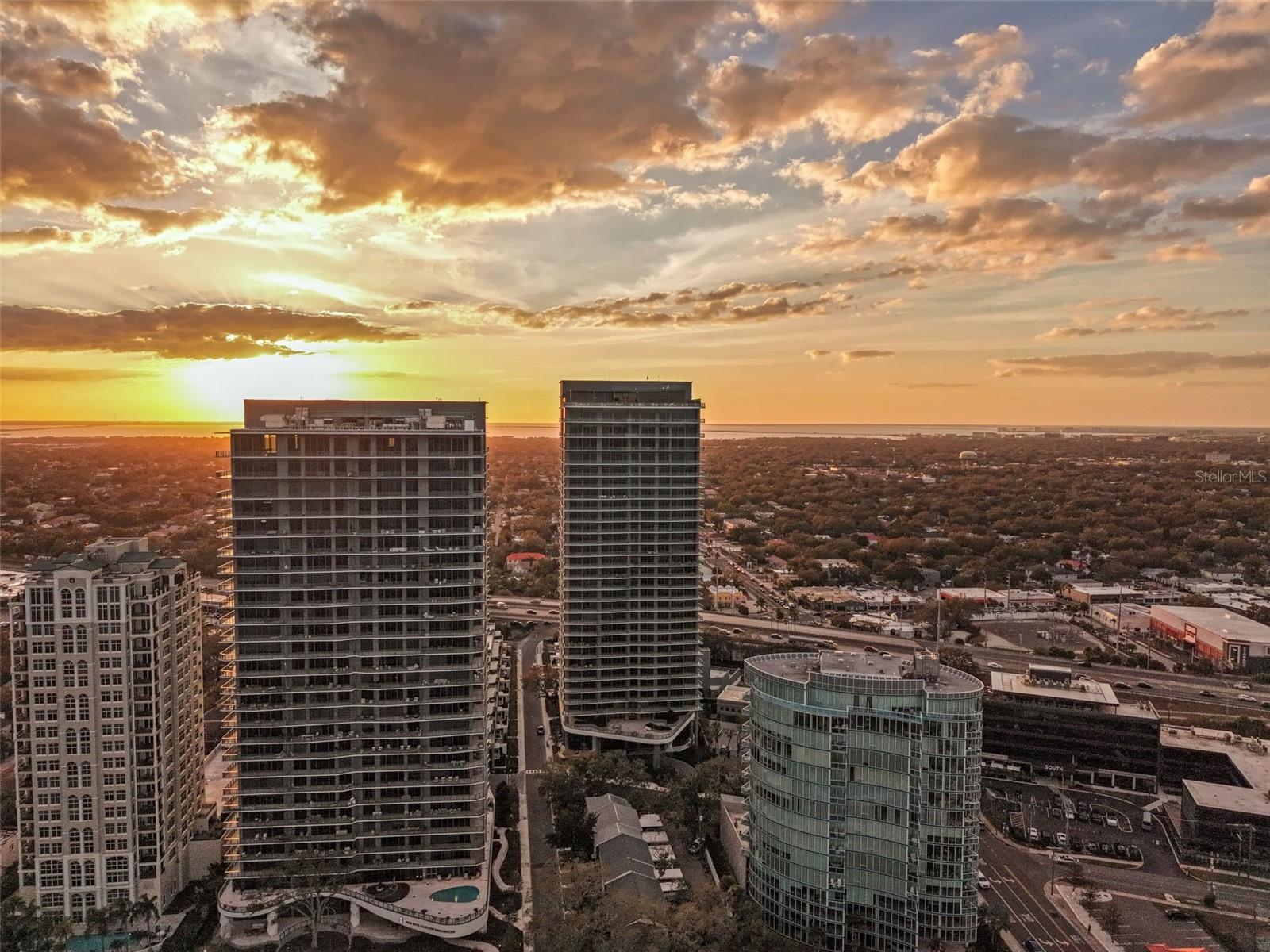 RITZ CARLTON RESIDENCES - Residential