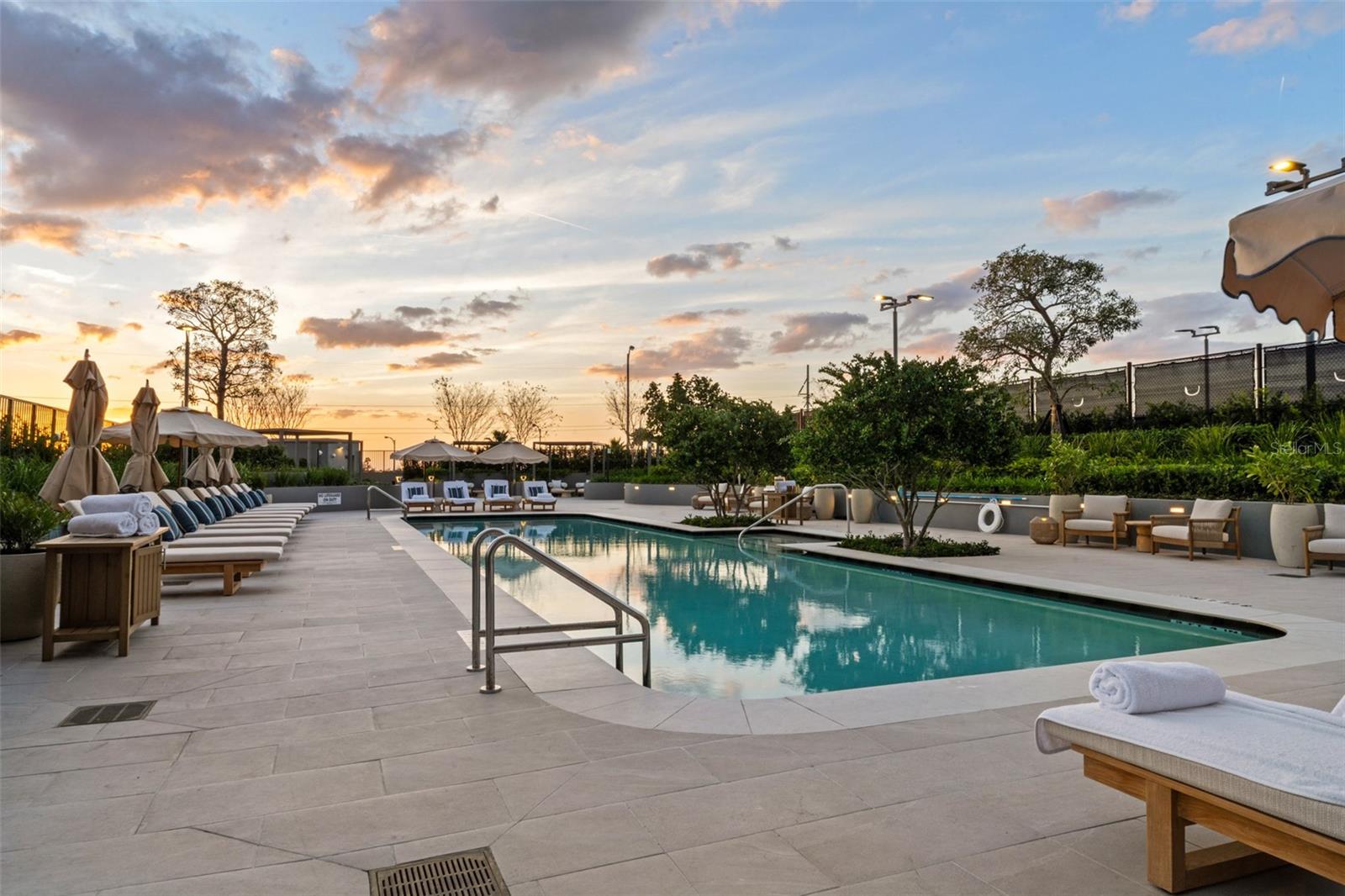 RITZ CARLTON RESIDENCES - Residential