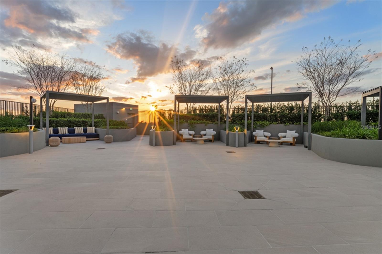 RITZ CARLTON RESIDENCES - Residential