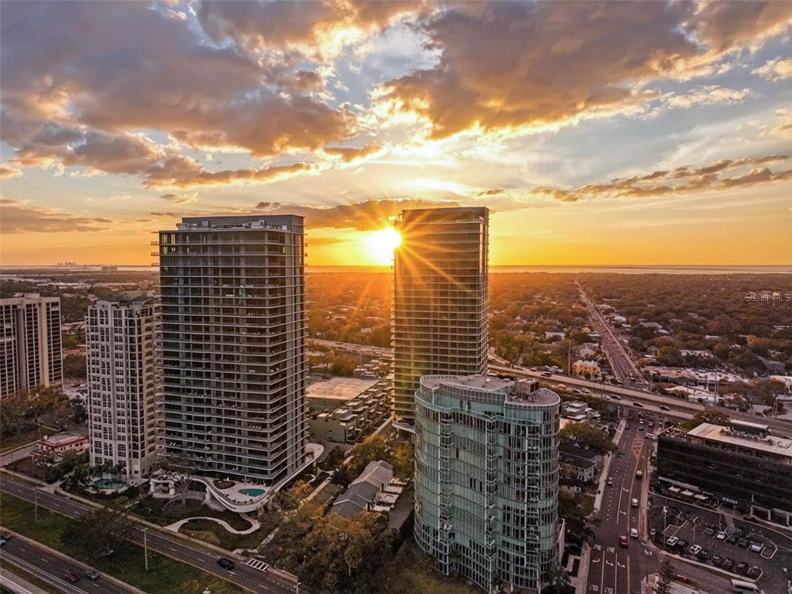 RITZ CARLTON RESIDENCES - Residential