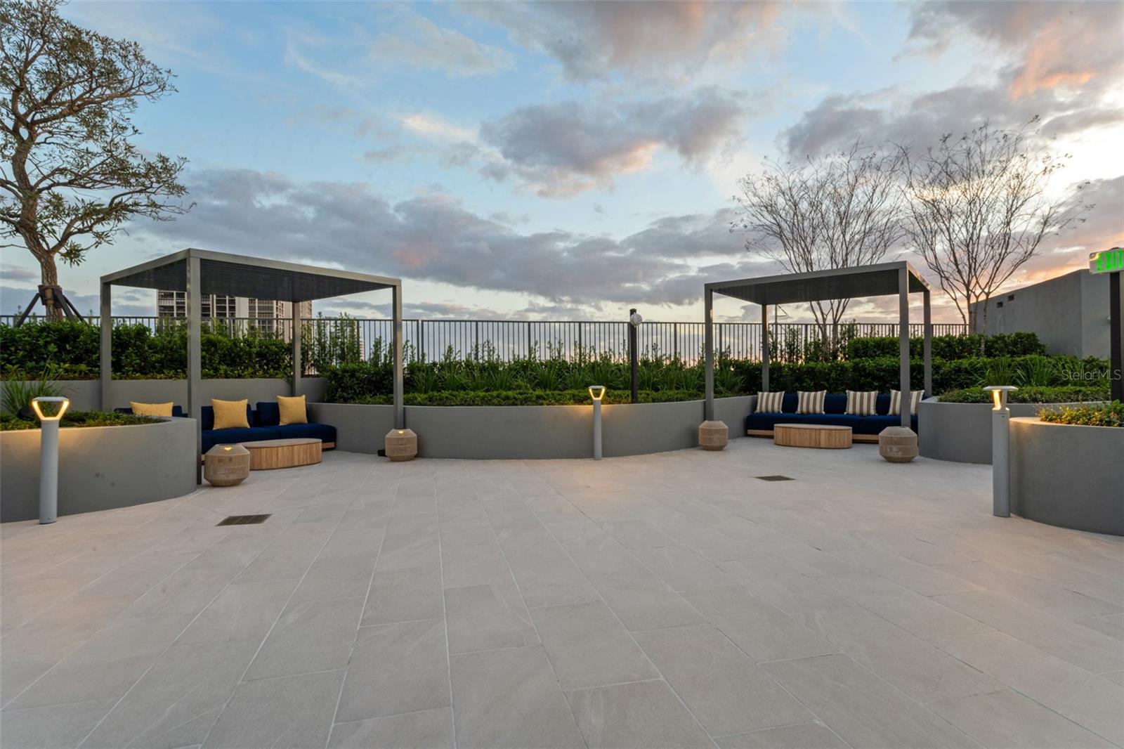 RITZ CARLTON RESIDENCES - Residential