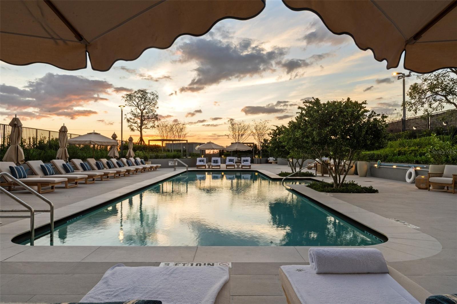 RITZ CARLTON RESIDENCES - Residential