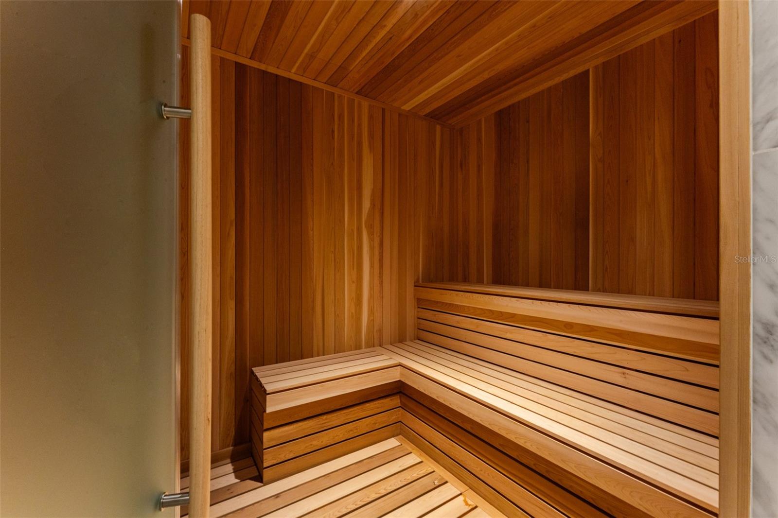 RITZ CARLTON RESIDENCES - Residential