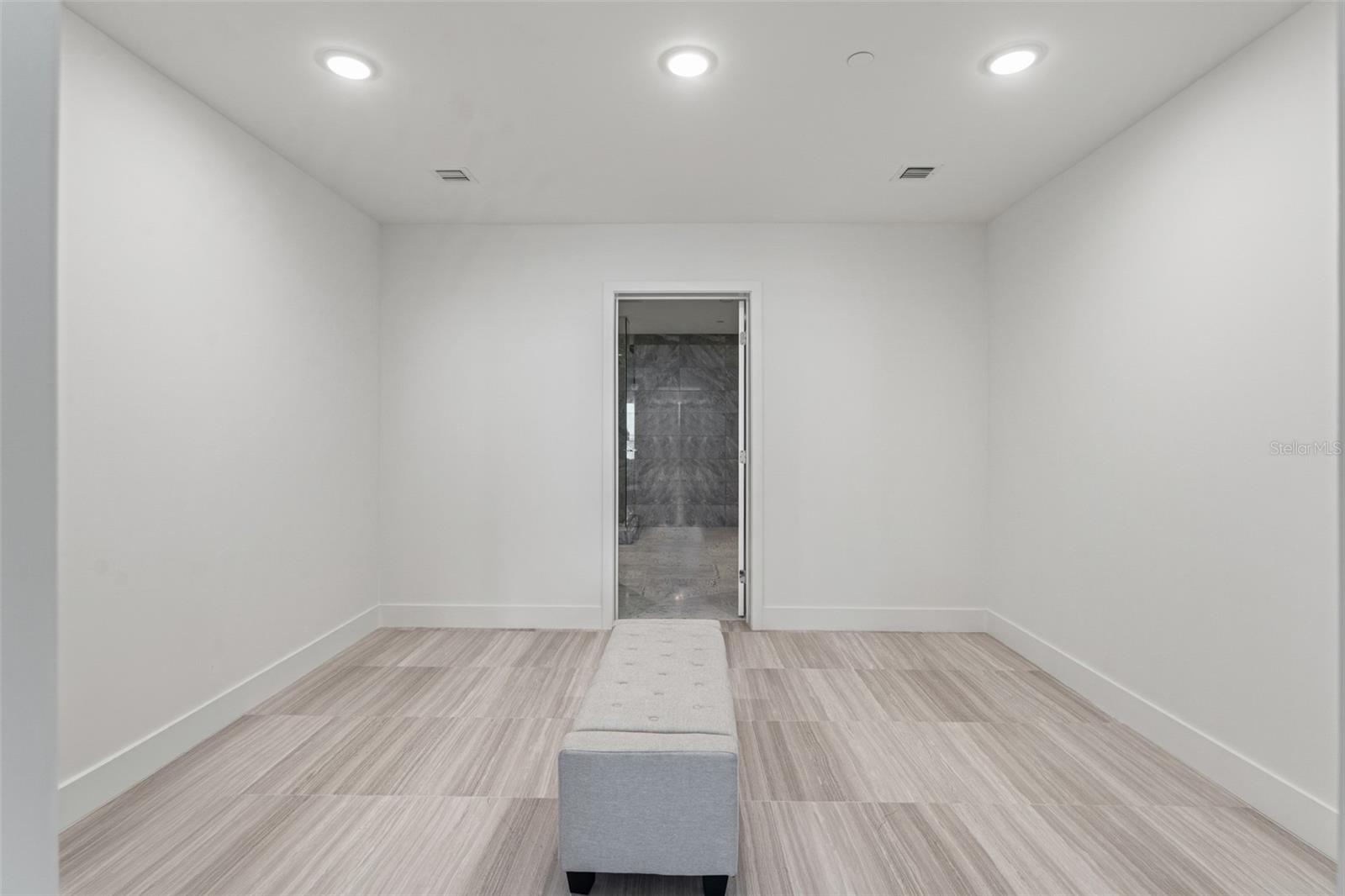 RITZ CARLTON RESIDENCES - Residential