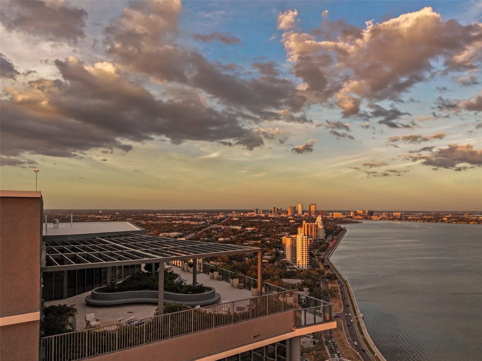 RITZ CARLTON RESIDENCES - Residential