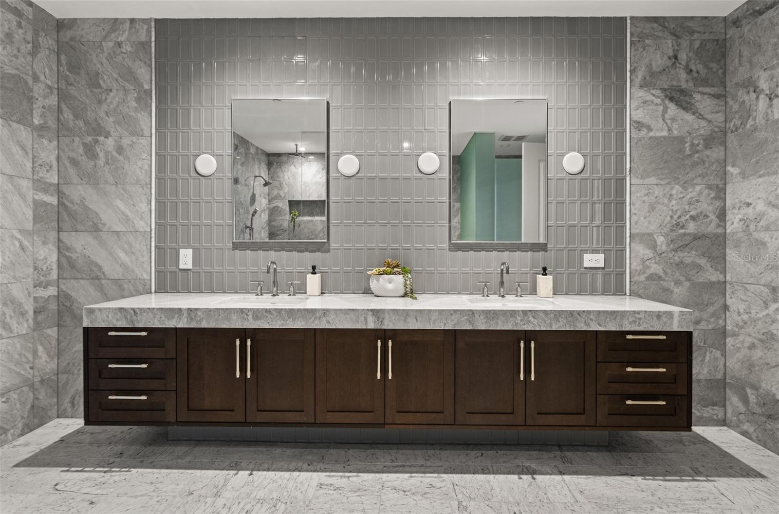 RITZ CARLTON RESIDENCES - Residential