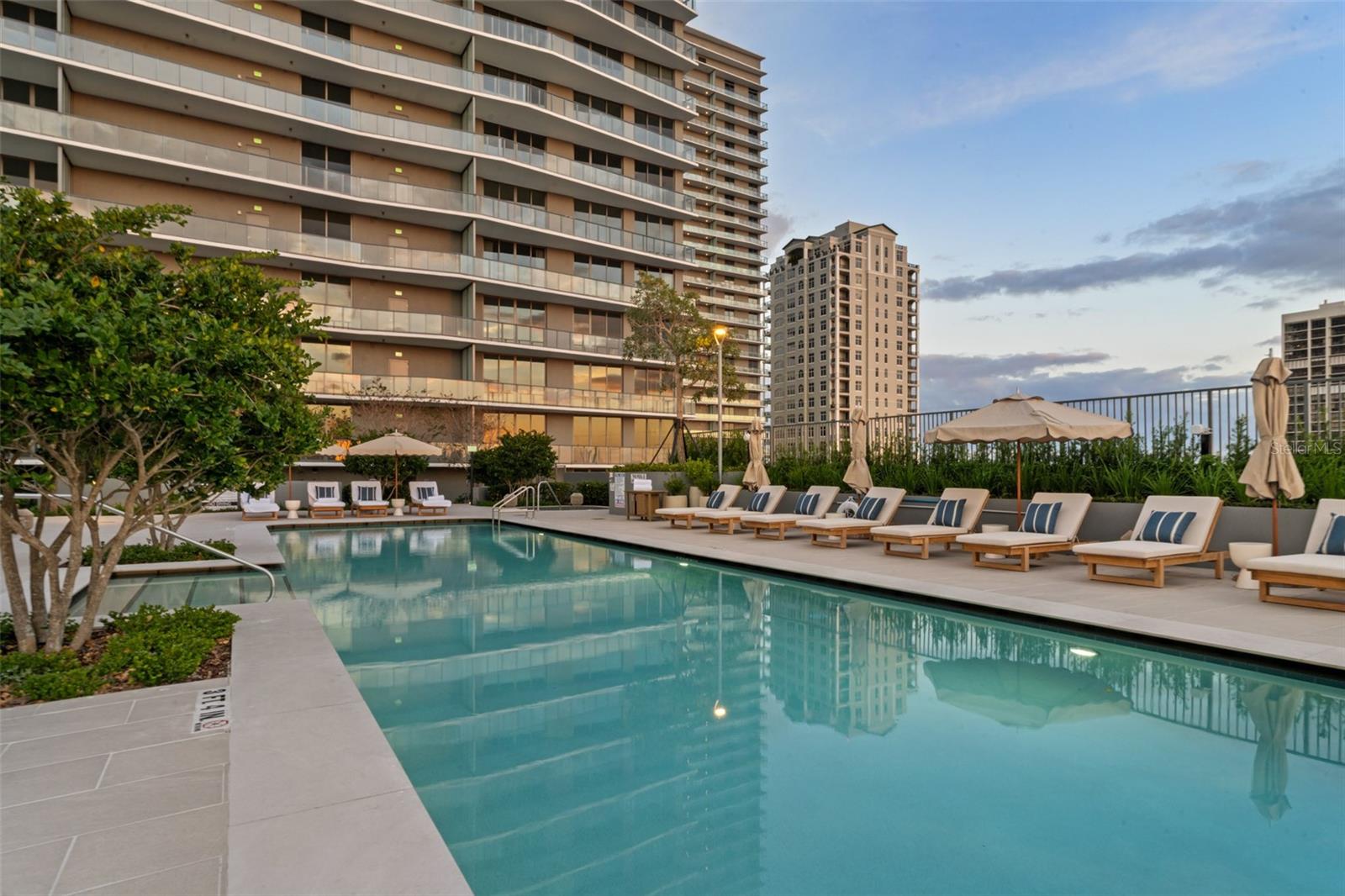 RITZ CARLTON RESIDENCES - Residential