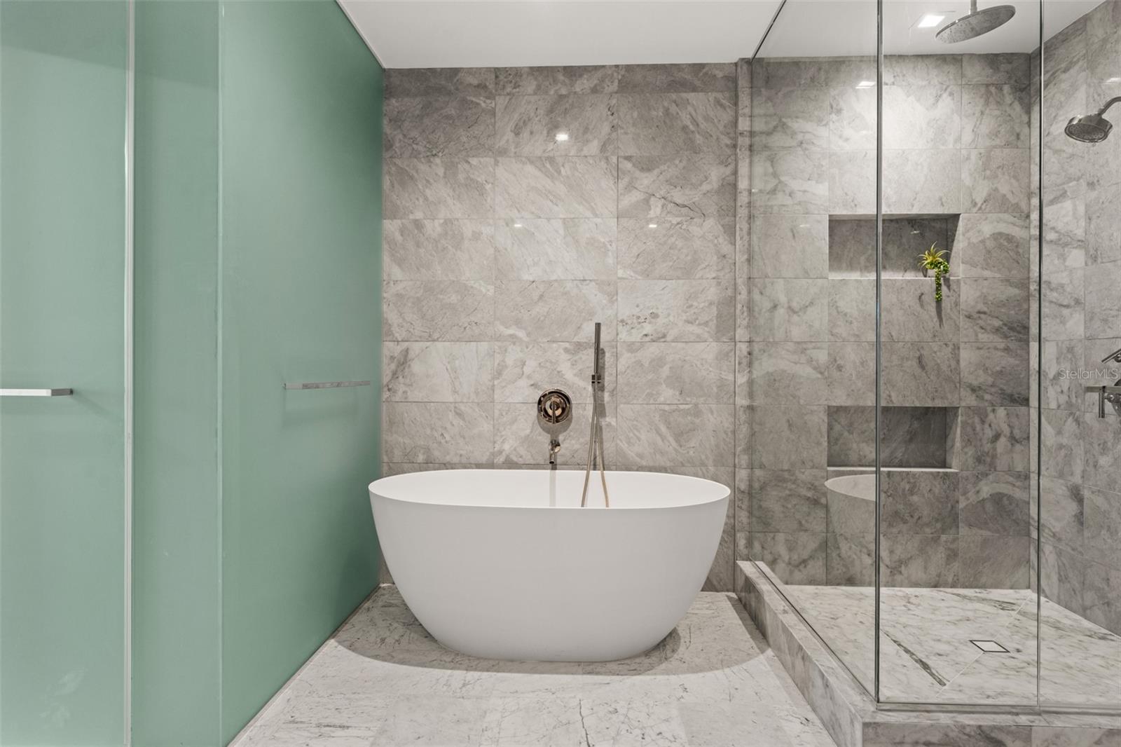 RITZ CARLTON RESIDENCES - Residential