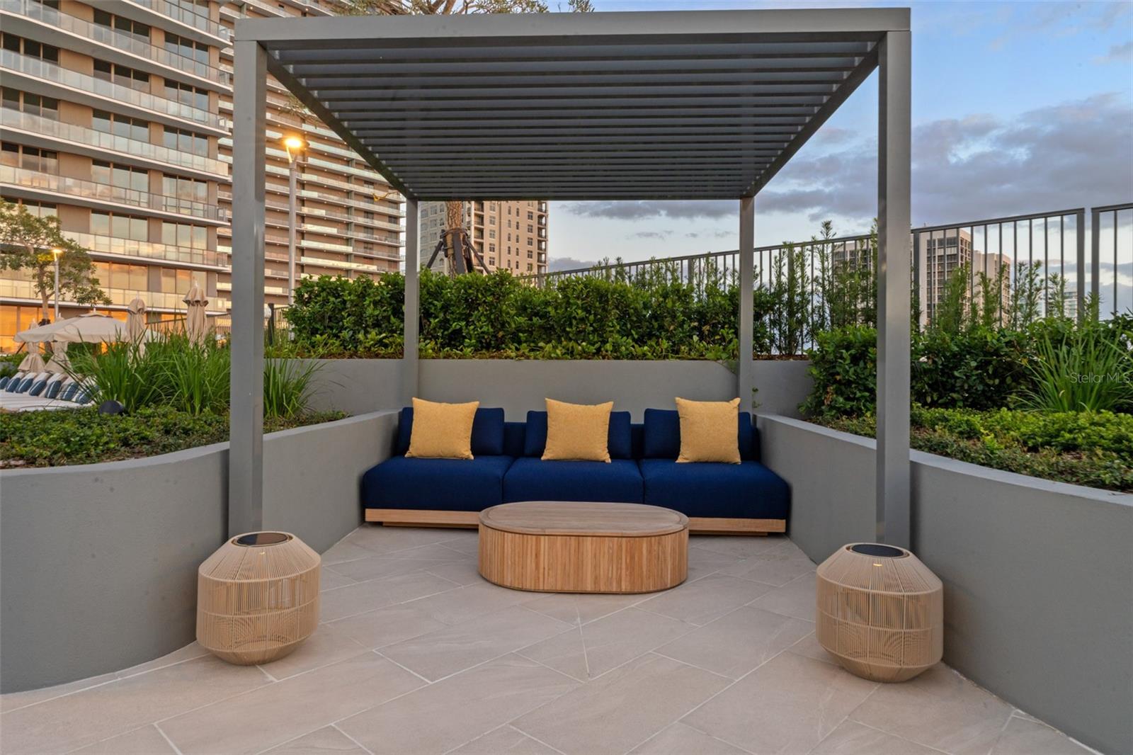 RITZ CARLTON RESIDENCES - Residential