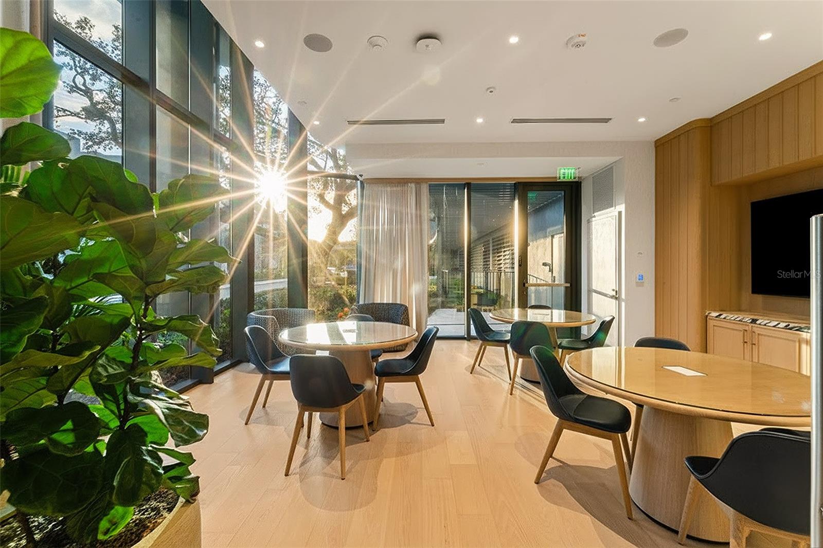 RITZ CARLTON RESIDENCES - Residential